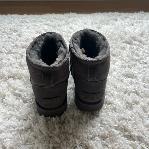 Uggs - Picture 4 of 5